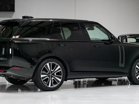 Used 2025 Land Rover Range Rover SE image 5