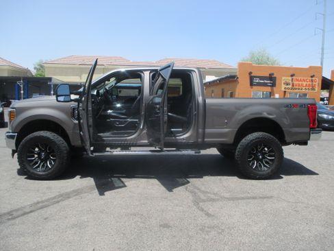 Used 2018 Ford F350 4x4 Crew Cab Super Duty image 6