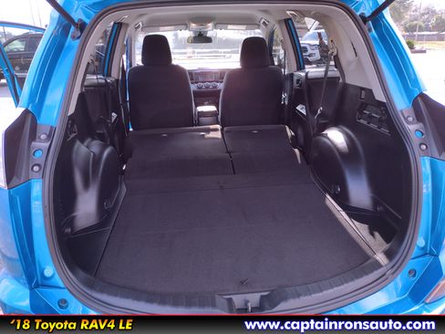 Used 2018 Toyota RAV4 LE image 14