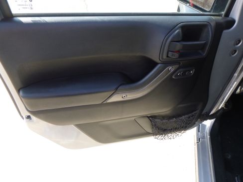 Used 2015 Jeep Wrangler 4WD Unlimited Sport image 12