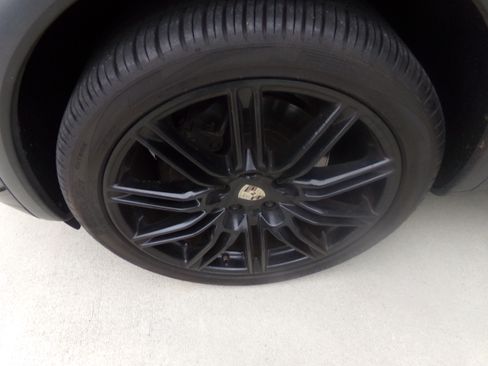 Used 2012 Porsche Cayenne Platinum Edition image 16