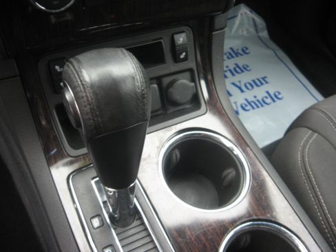 Used 2017 Chevrolet Traverse LT image 12