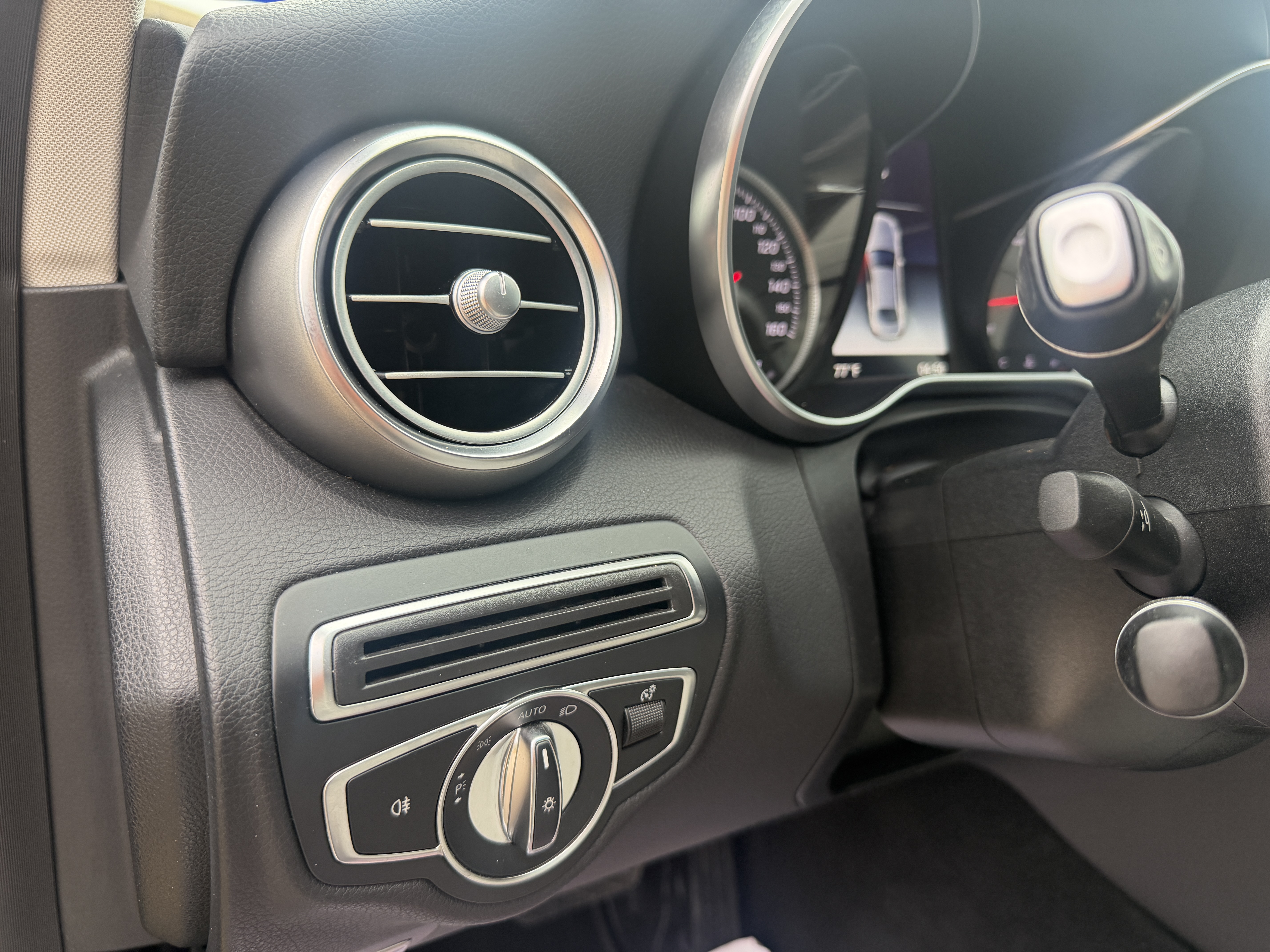 Used 2018 Mercedes-Benz C 300 Sedan image 11