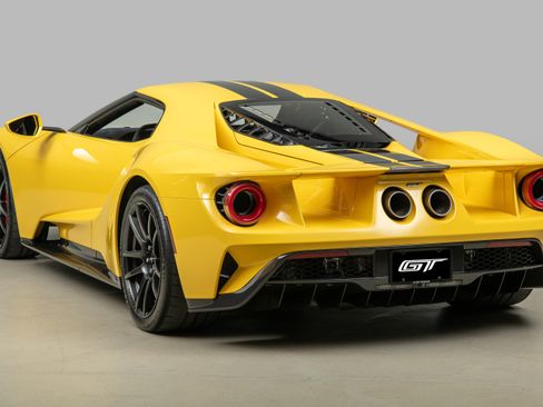 Used 2021 Ford GT Carbon Series RWD image 6