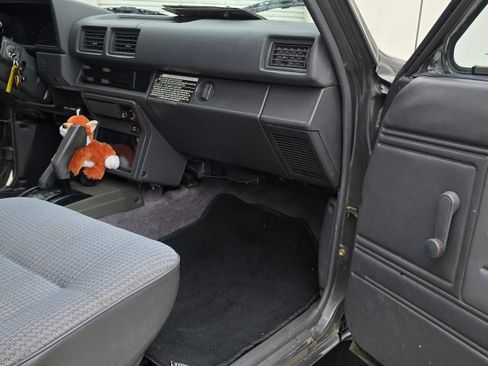 Used 1988 Toyota Pickup Deluxe image 84