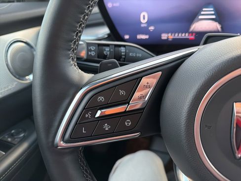 Used 2025 Buick Enclave Avenir image 19