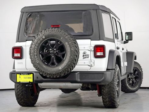 Used 2021 Jeep Wrangler Unlimited Willys image 4