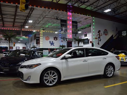 Used 2013 Toyota Avalon XLE Touring FWD image 3