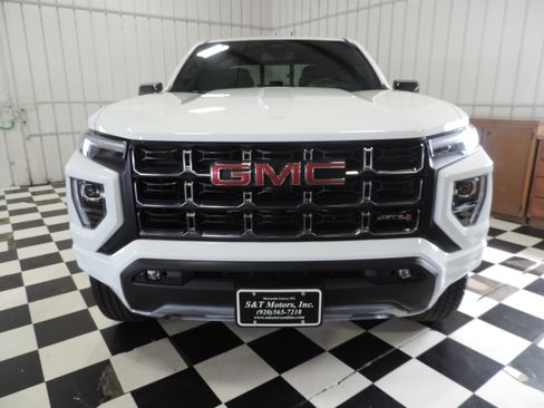 Used 2024 GMC Canyon AT4 image 5