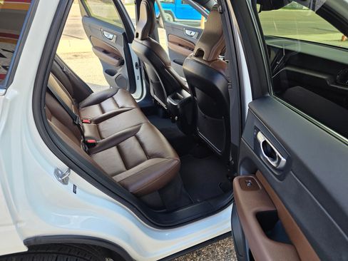 Used 2021 Volvo XC60 T5 Momentum image 9
