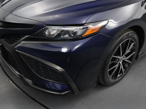 Used 2022 Toyota Camry SE image 9