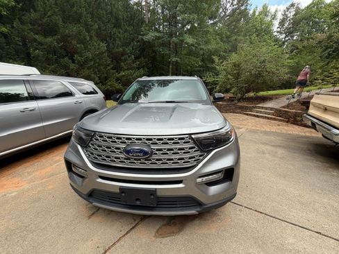 Used 2022 Ford Explorer 4WD Limited image 3