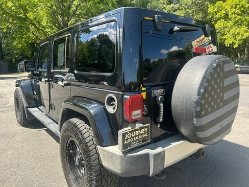 Used 2013 Jeep Wrangler 4WD Unlimited Sahara image 3