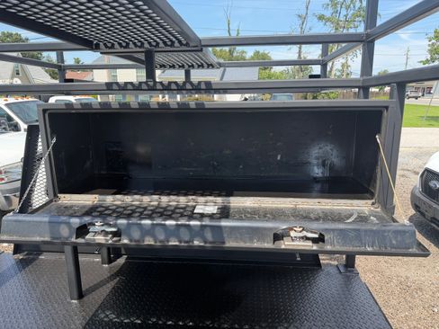 Used 2015 Ford F550 2WD Regular Cab Super Duty image 9