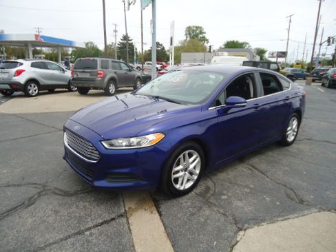 Used 2015 Ford Fusion SE FWD image 16