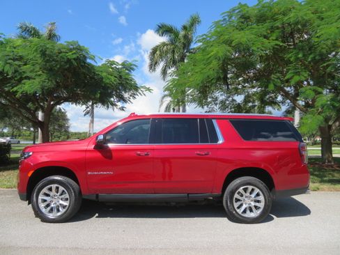 Used 2023 Chevrolet Suburban Premier image 5