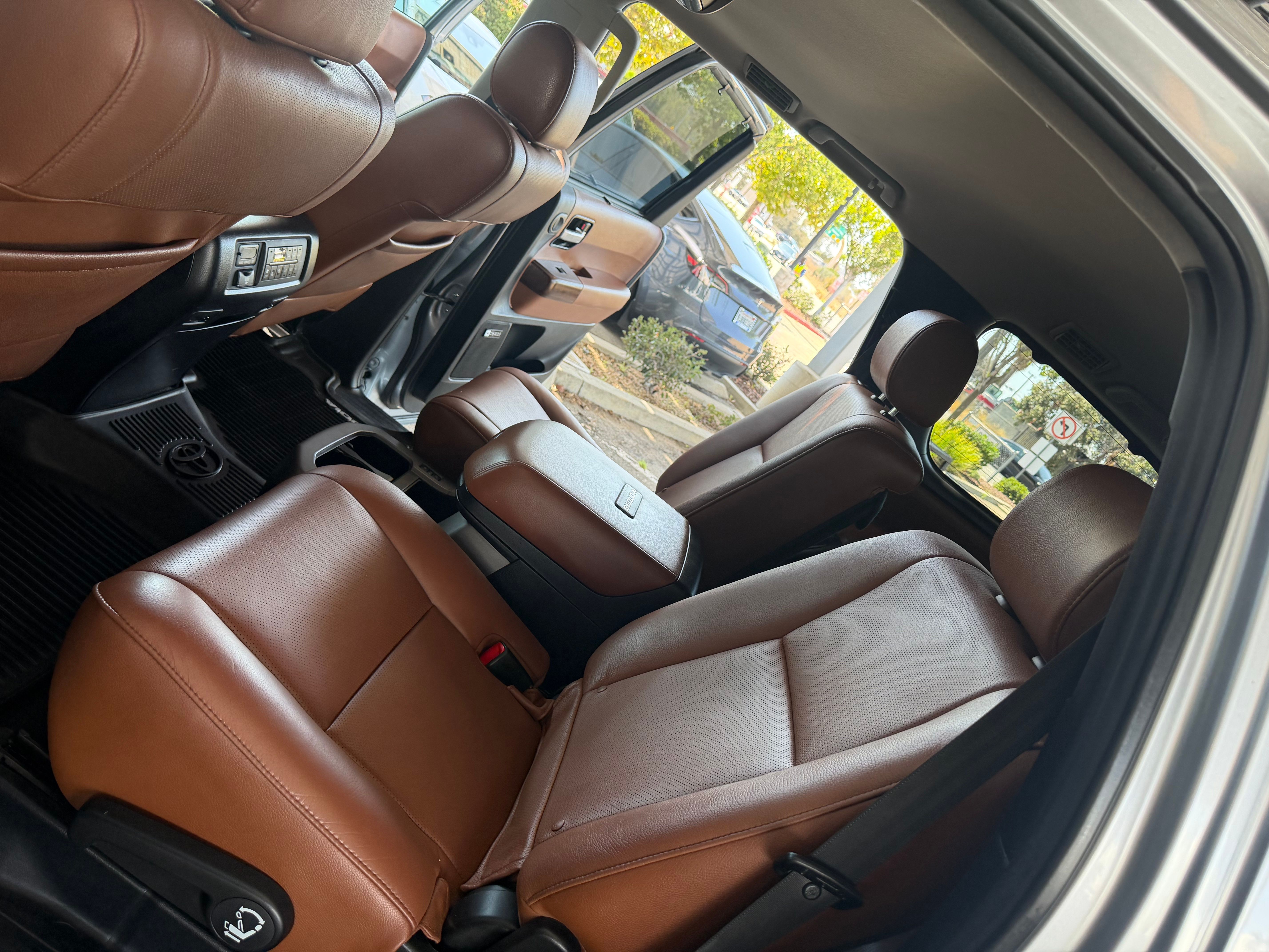 Used 2017 Toyota Sequoia Platinum AWD/4WD image 24