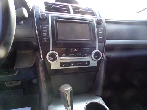 Used 2013 Toyota Camry SE image 12
