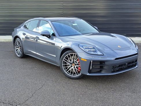 New 2026 Porsche Panamera 4S image 9