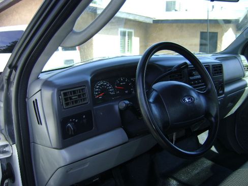 Used 2003 Ford F250 XL image 10
