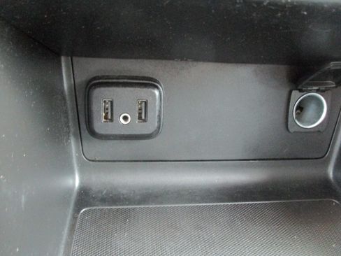 Used 2022 Chevrolet Colorado LT image 41