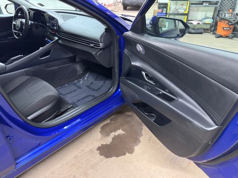 Used 2023 Hyundai Elantra SEL image 18