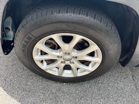 Used 2017 Jeep Cherokee Sport AWD/4WD image 22