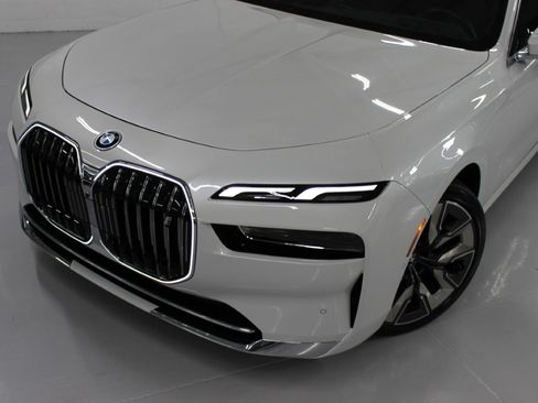 Used 2023 BMW i7 xDrive60 image 5