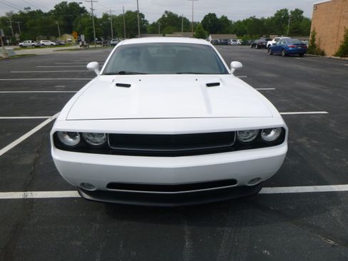 Used 2011 Dodge Challenger R/T image 3