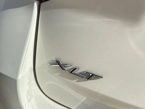 Used 2022 Ford Explorer XLT w/ Equipment Group 202A image 16