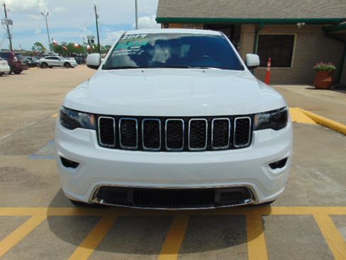 Used 2019 Jeep Grand Cherokee Altitude image 3