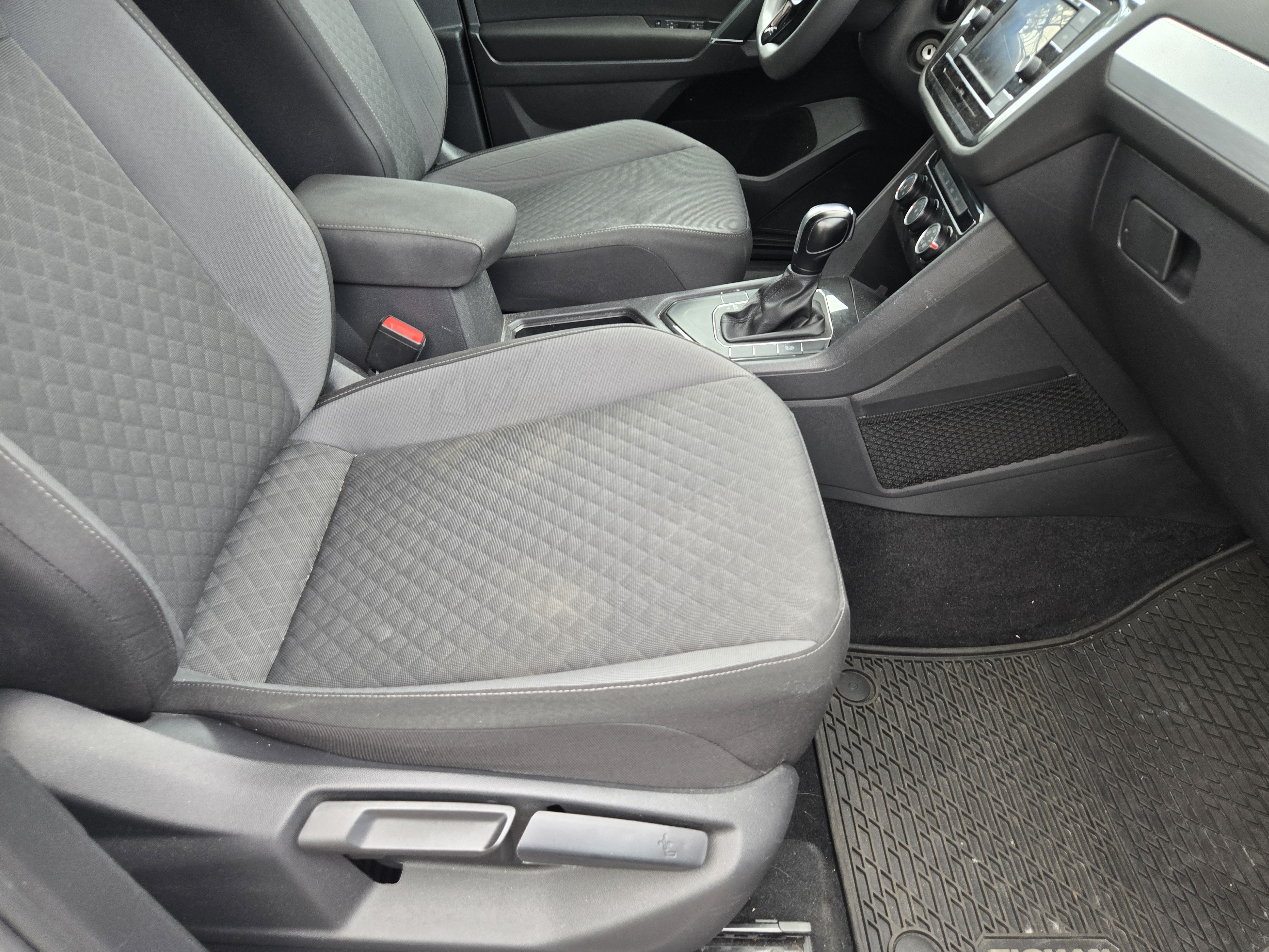 Used 2018 Volkswagen Tiguan FWD S image 28
