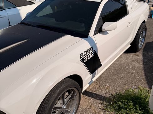 Used 2005 Ford Mustang GT RWD image 2