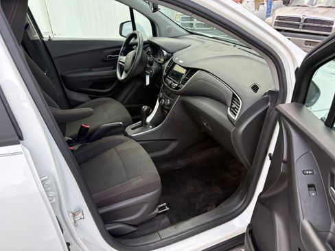 Used 2018 Chevrolet Trax AWD LS image 8