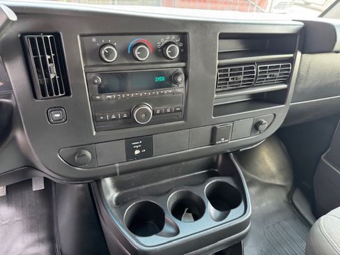 Used 2015 Chevrolet Express 3500 image 10