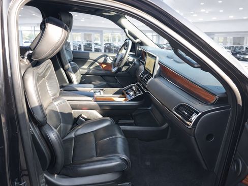 Used 2019 Lincoln Navigator L Select image 5