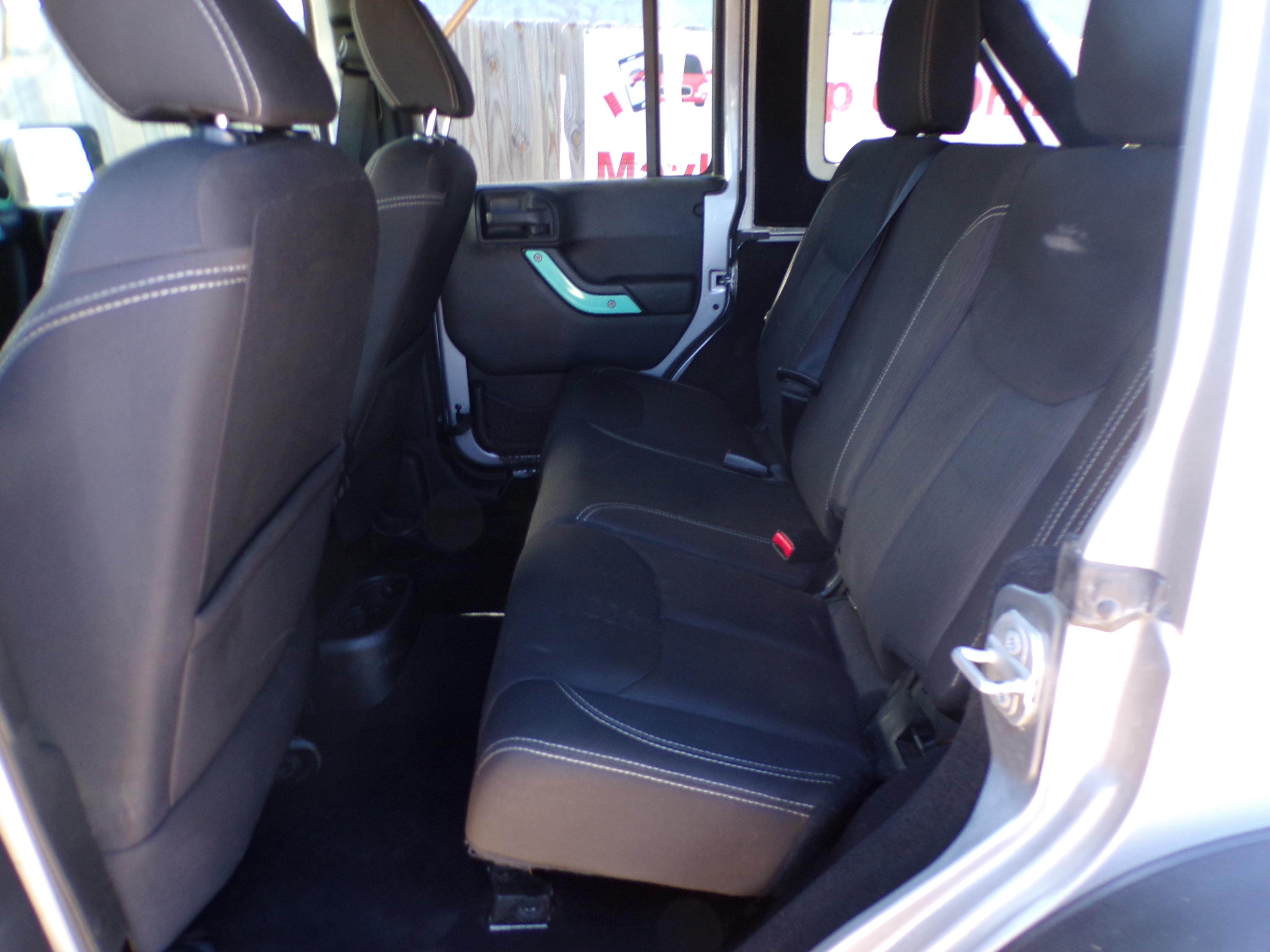 Used 2016 Jeep Wrangler Unlimited Rubicon AWD/4WD image 5