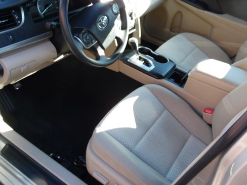 Used 2013 Toyota Camry LE image 5