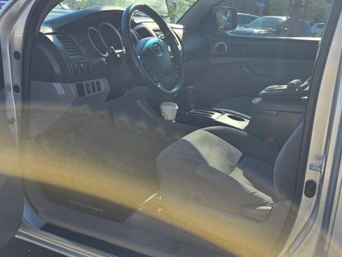 Used 2011 Toyota Tacoma Off-Road image 17