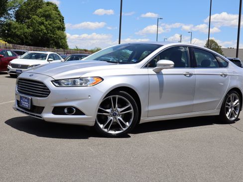 Used 2013 Ford Fusion Titanium FWD image 2