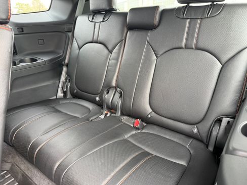 Used 2023 Honda Pilot Sport image 14