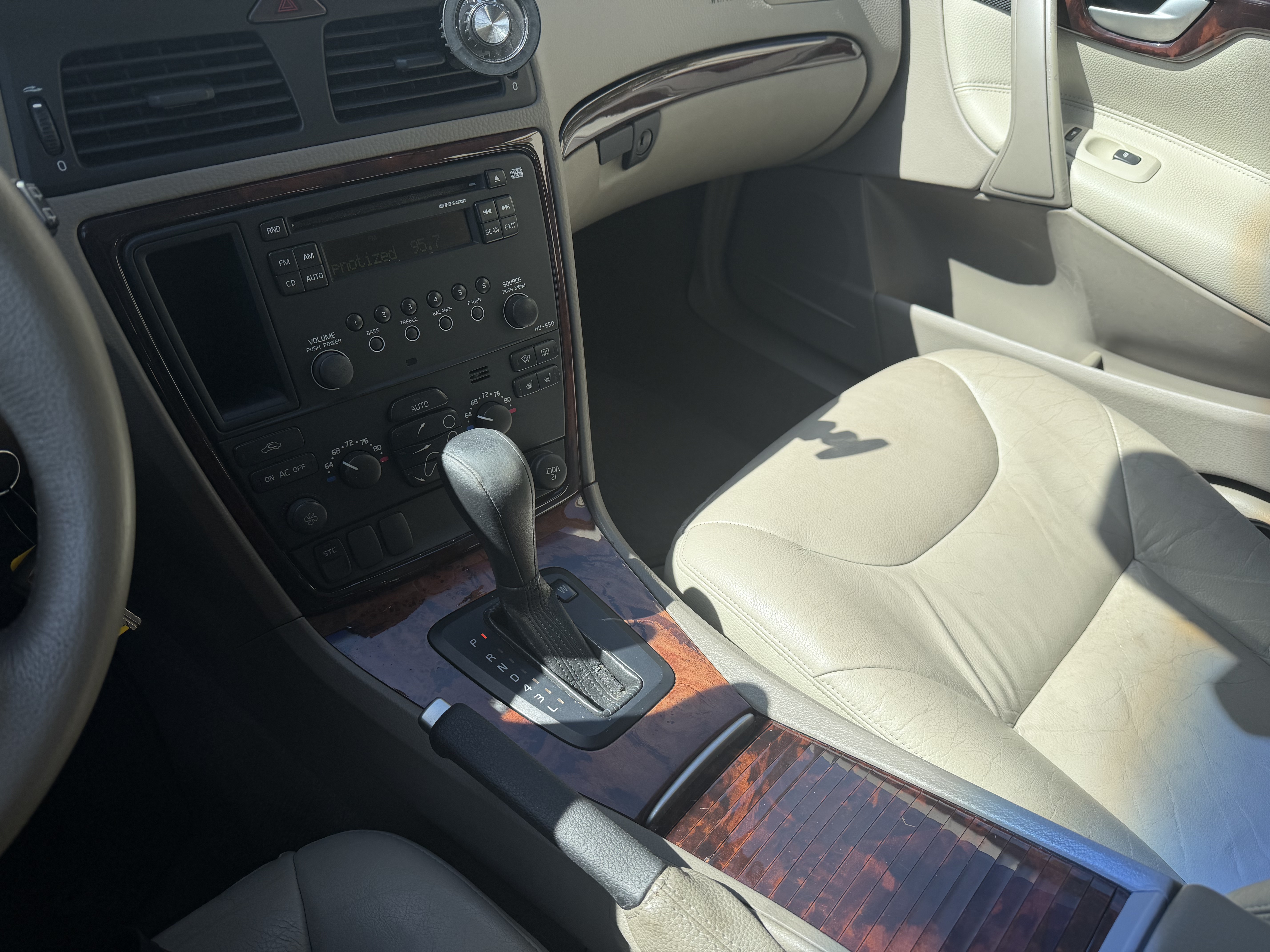 Used 2006 Volvo V70 2.4 FWD image 19