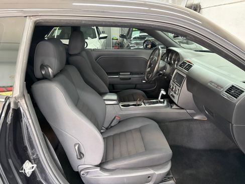 Used 2010 Dodge Challenger SE RWD image 16