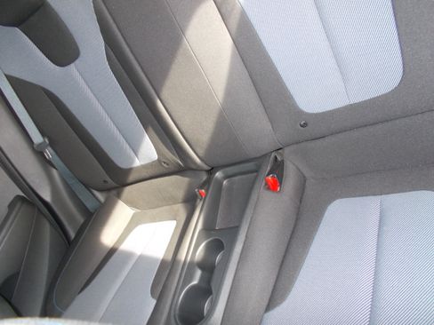 Used 2020 Hyundai Veloster image 9