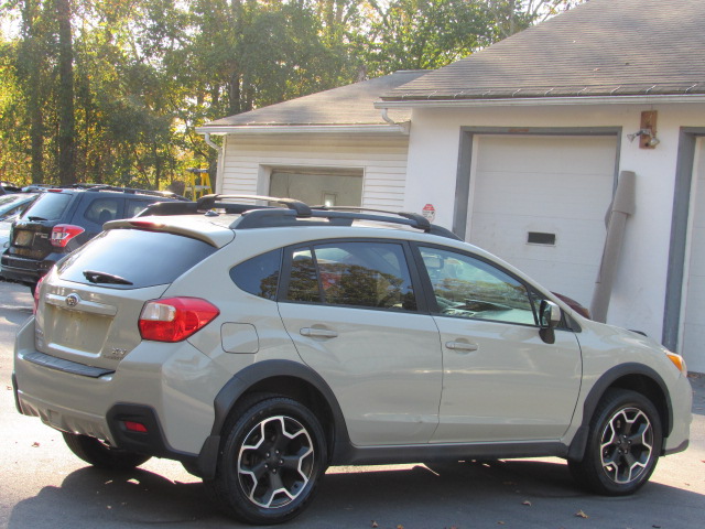 Used 2013 Subaru XV Crosstrek 2.0i Premium AWD/4WD image 9