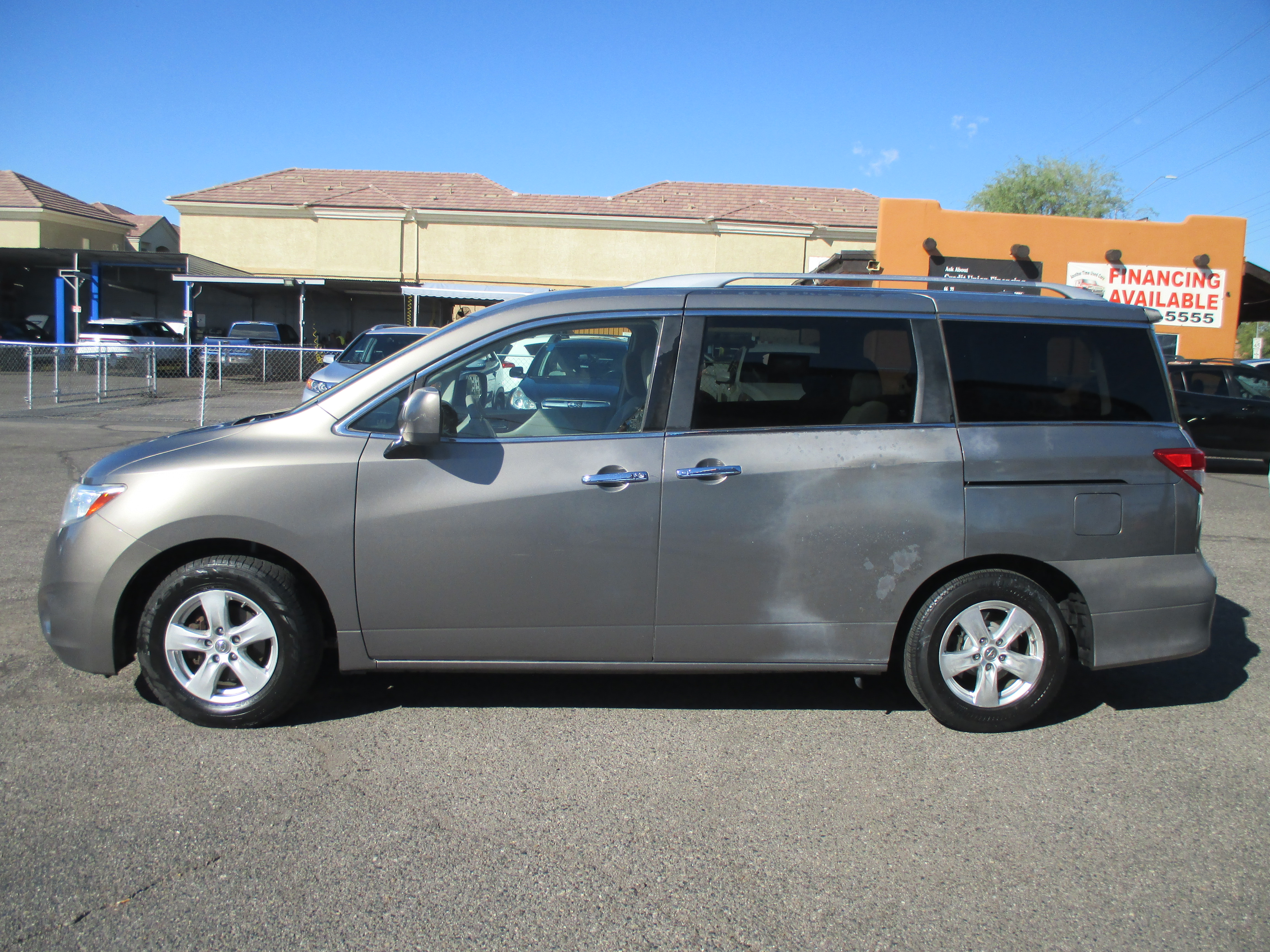 Used 2016 Nissan Quest SV Minivan 4D FWD image 2