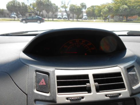 Used 2010 Toyota Yaris 2-Door Hatchback FWD image 14