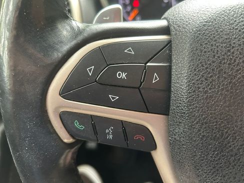 Used 2015 Jeep Grand Cherokee 4WD Laredo image 9