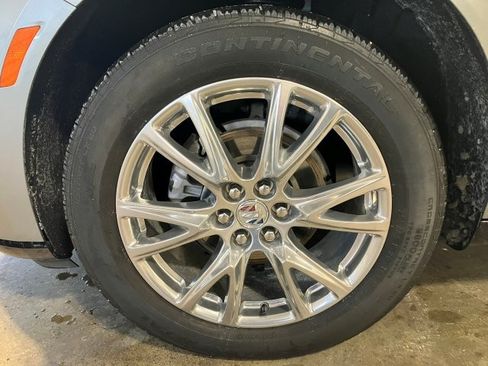 Used 2023 Buick Enclave Essence image 6