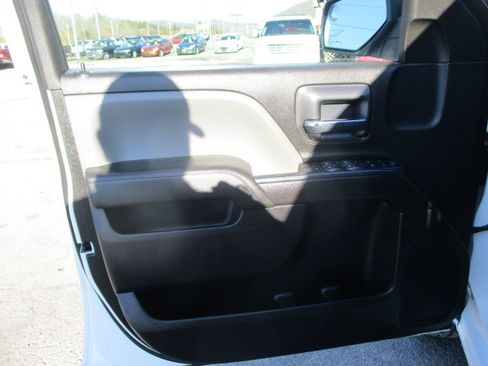 Used 2019 Chevrolet Silverado 1500 LD image 17